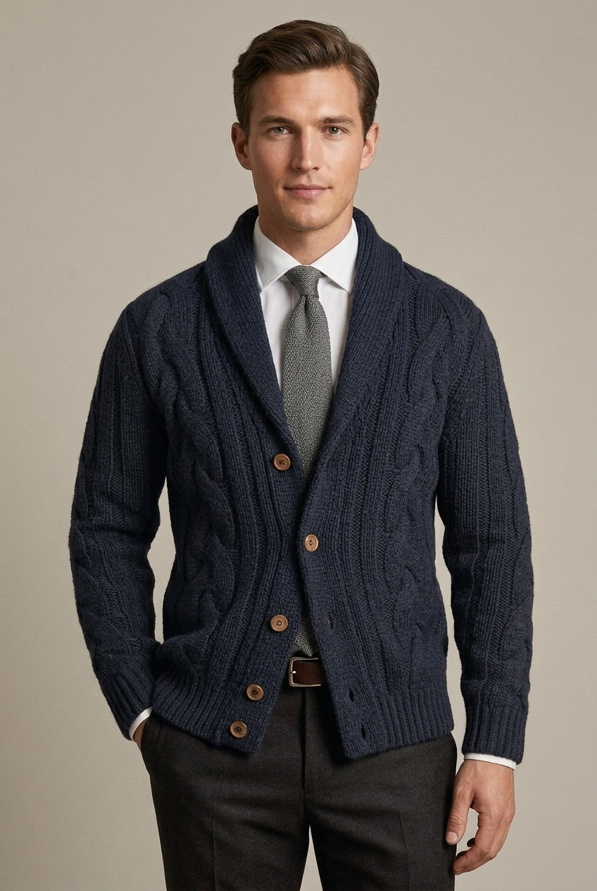 Herrecardigan med kabelstrik, sjalskrave, knapper og lange ærmer