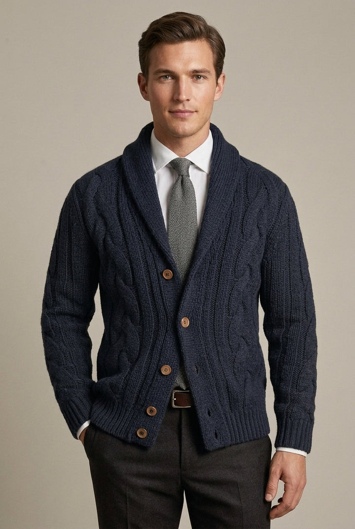 Herrecardigan med kabelstrik, sjalskrave, knapper og lange ærmer