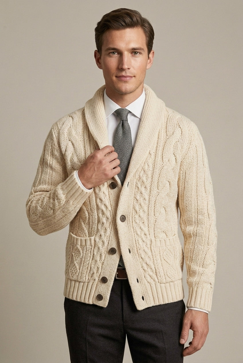 Herrecardigan med kabelstrik, sjalskrave, knapper og lange ærmer