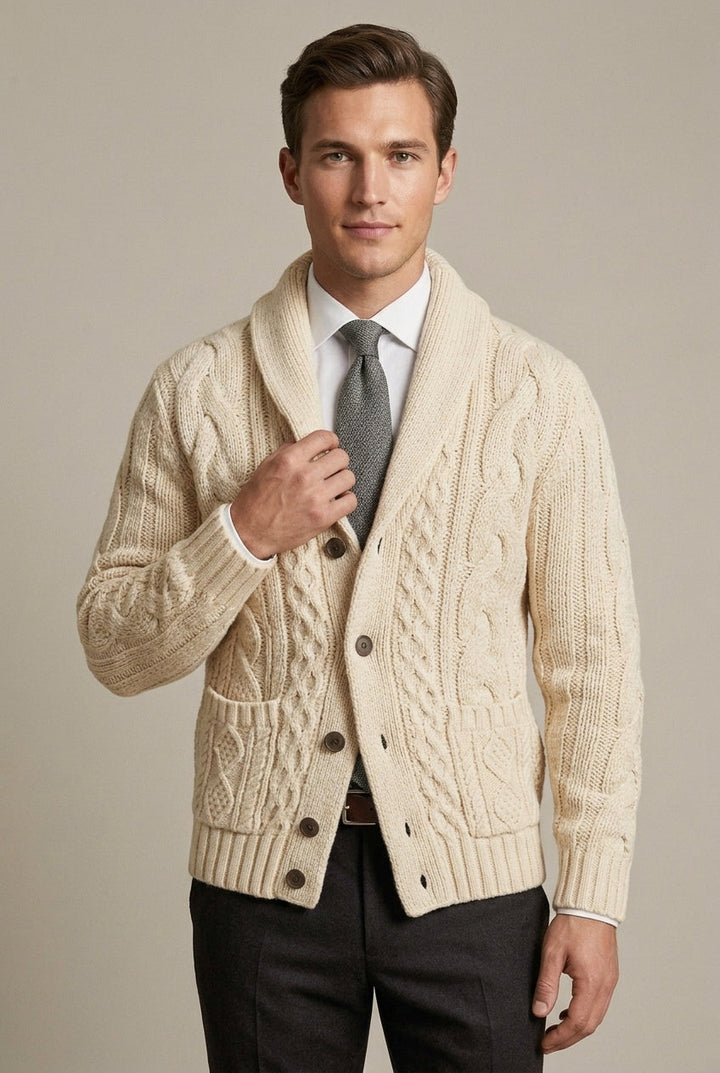 Herrecardigan med kabelstrik, sjalskrave, knapper og lange ærmer