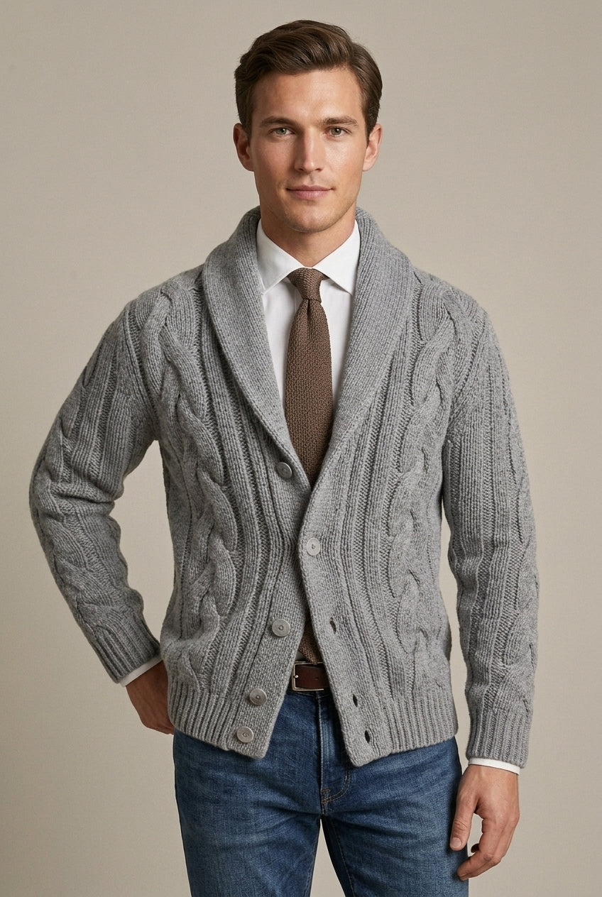 Herrecardigan med kabelstrik, sjalskrave, knapper og lange ærmer