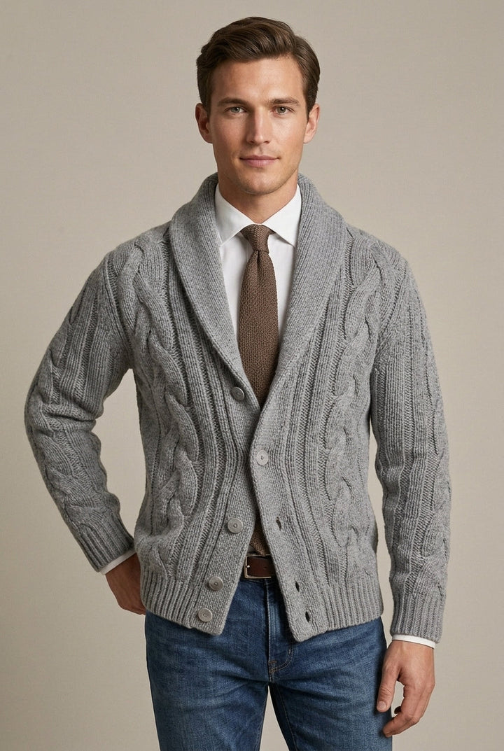 Herrecardigan med kabelstrik, sjalskrave, knapper og lange ærmer