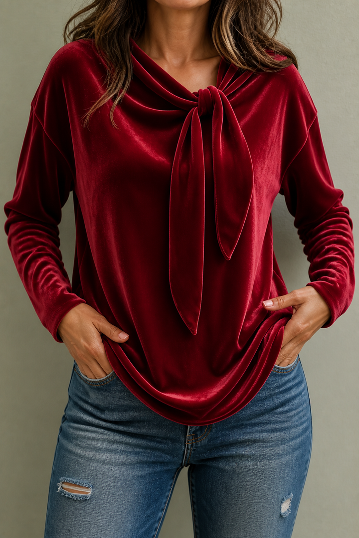 Langærmet damebluse med draperet hals, bindebånd og velouragtig overflade