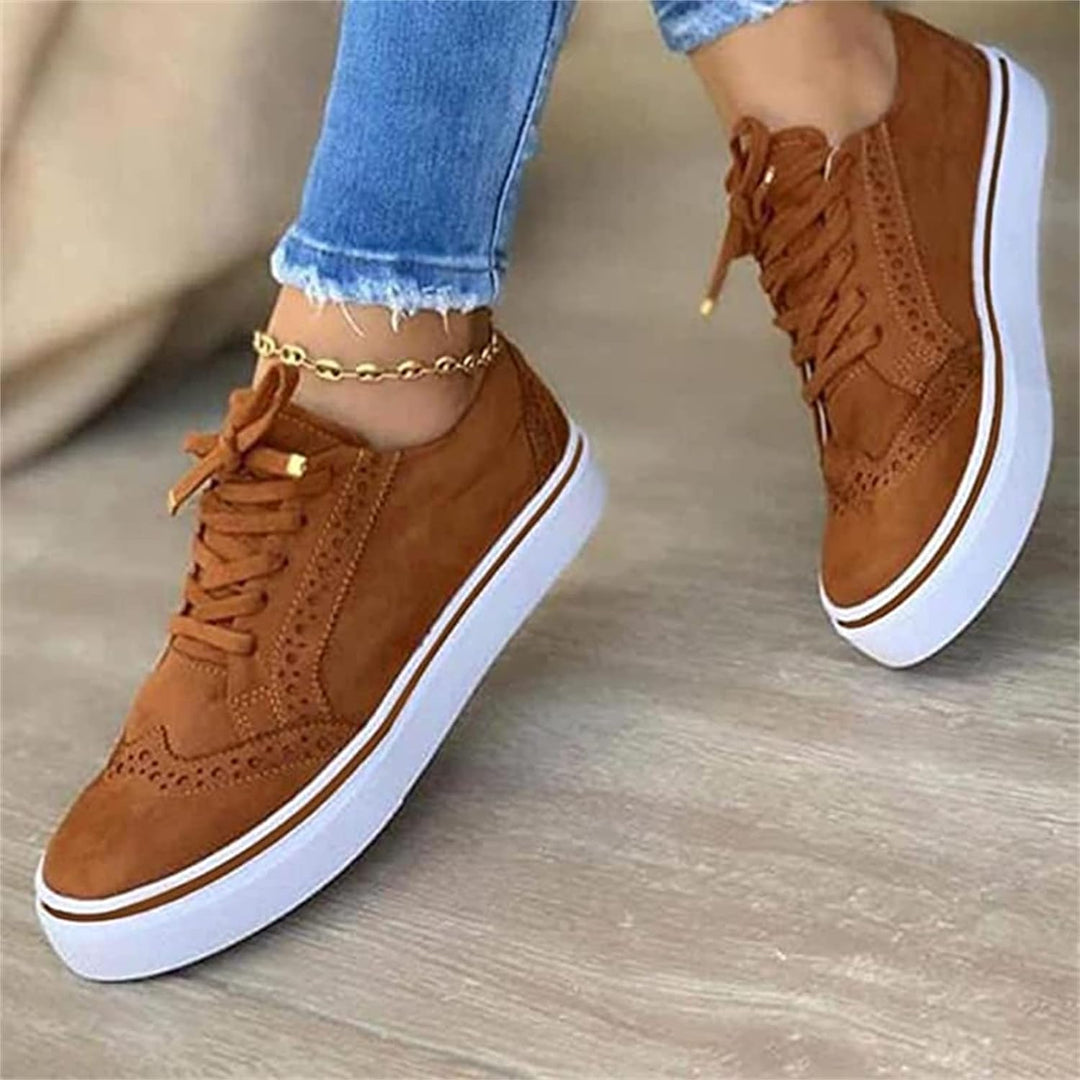 Dame sneakers med perforerede detaljer og hvid sål