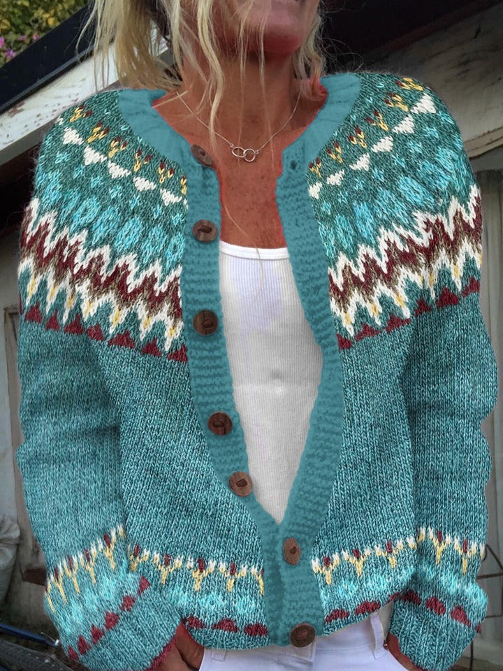 Turkis damecardigan med farverigt Fair Isle-mønster og brune knapper