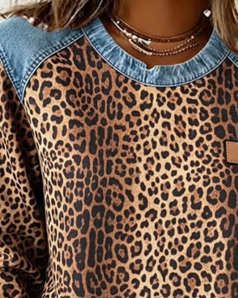 Damesweatshirt med leopardmønster og blå kontrastdetaljer