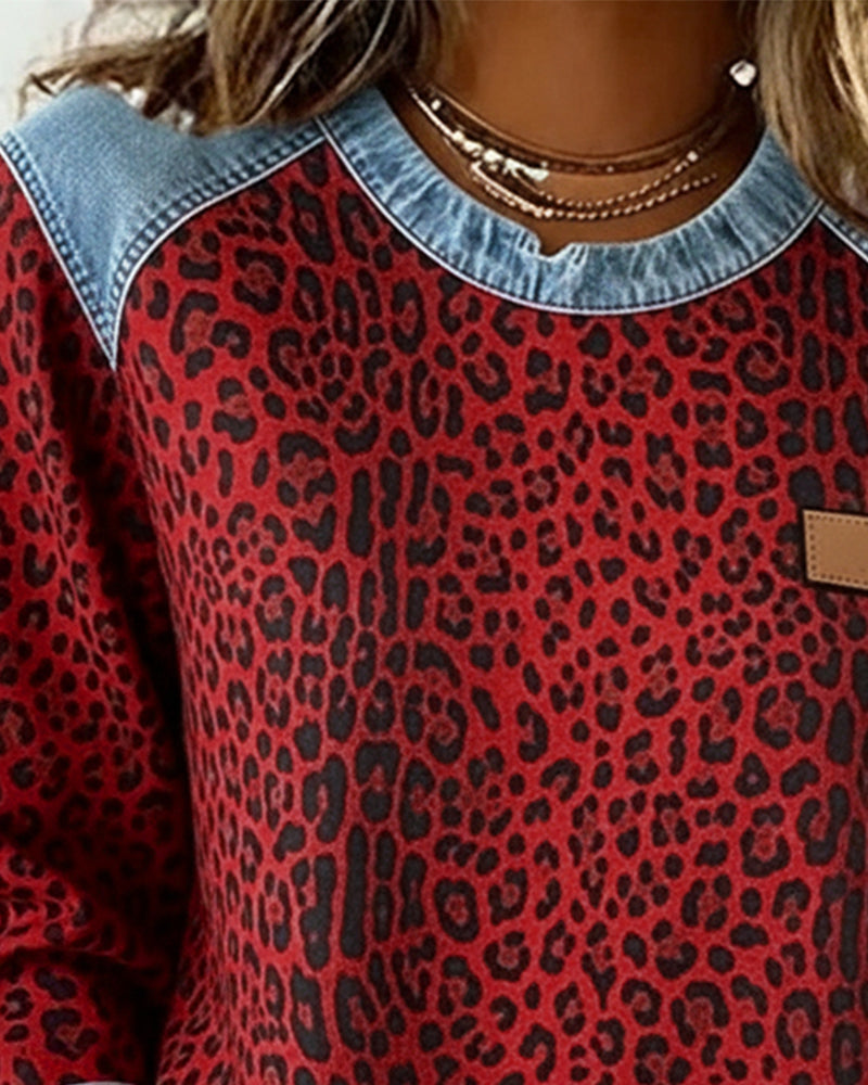Damesweatshirt med leopardmønster og blå kontrastdetaljer