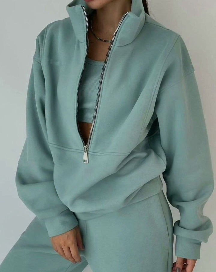 Damesæt med cropped sweatshirt med høj krave og matchende lange bukser